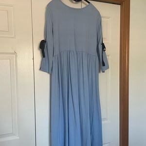 Blue Midi Dress with Detail on the sleeve